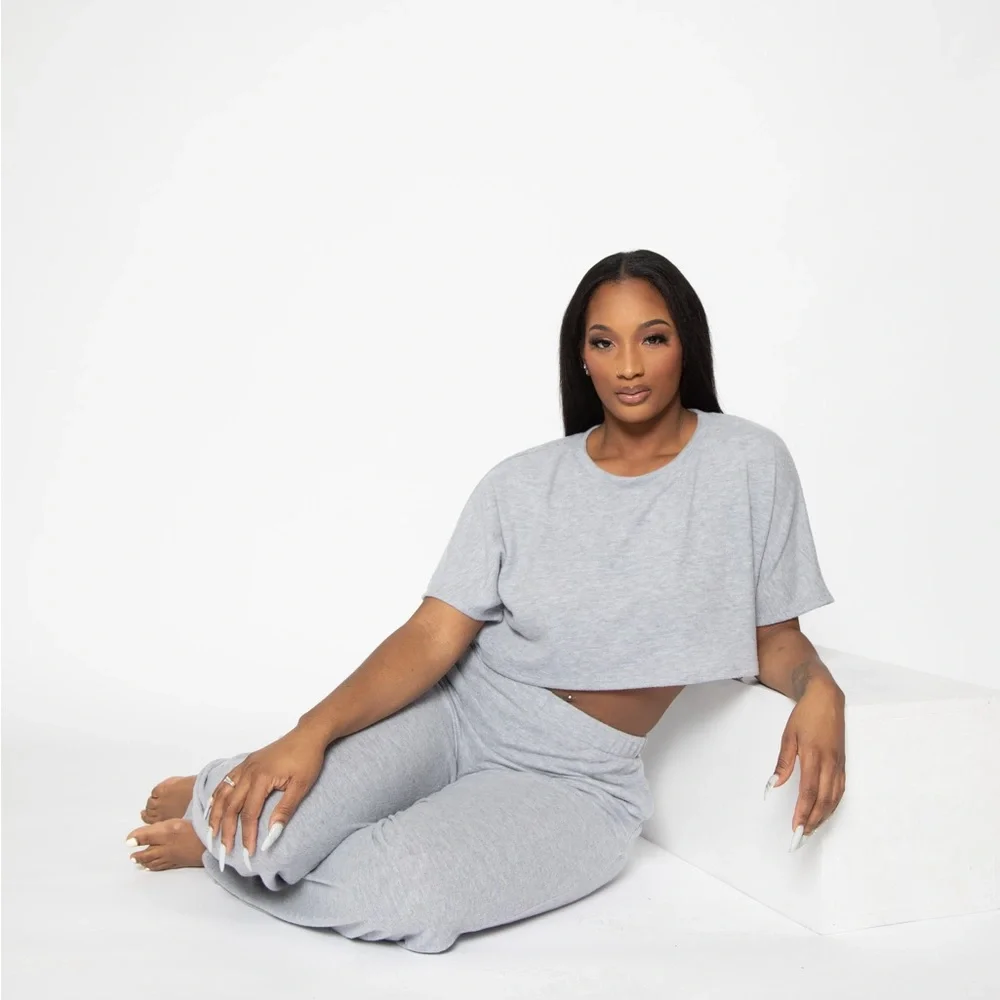 Soft grey two piece lounge set - Picture 4 of 8